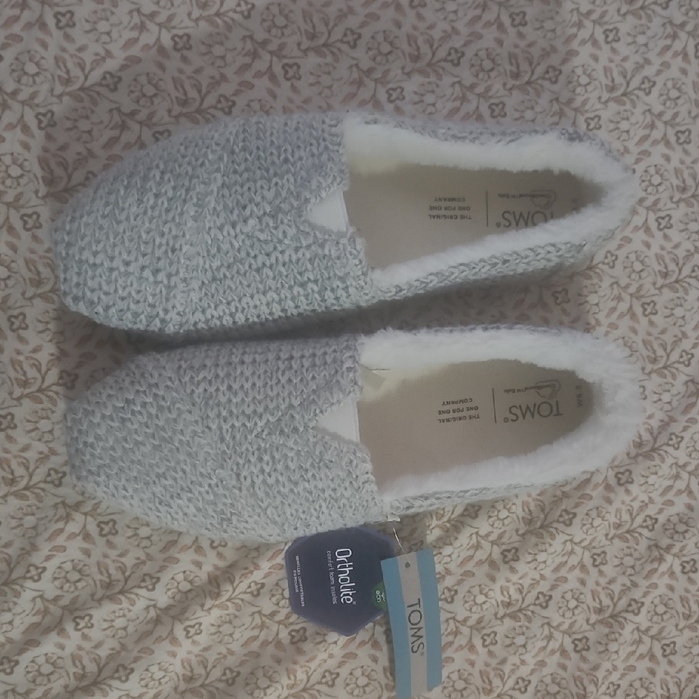 TOMS Light Gray Knit Slip-Ons